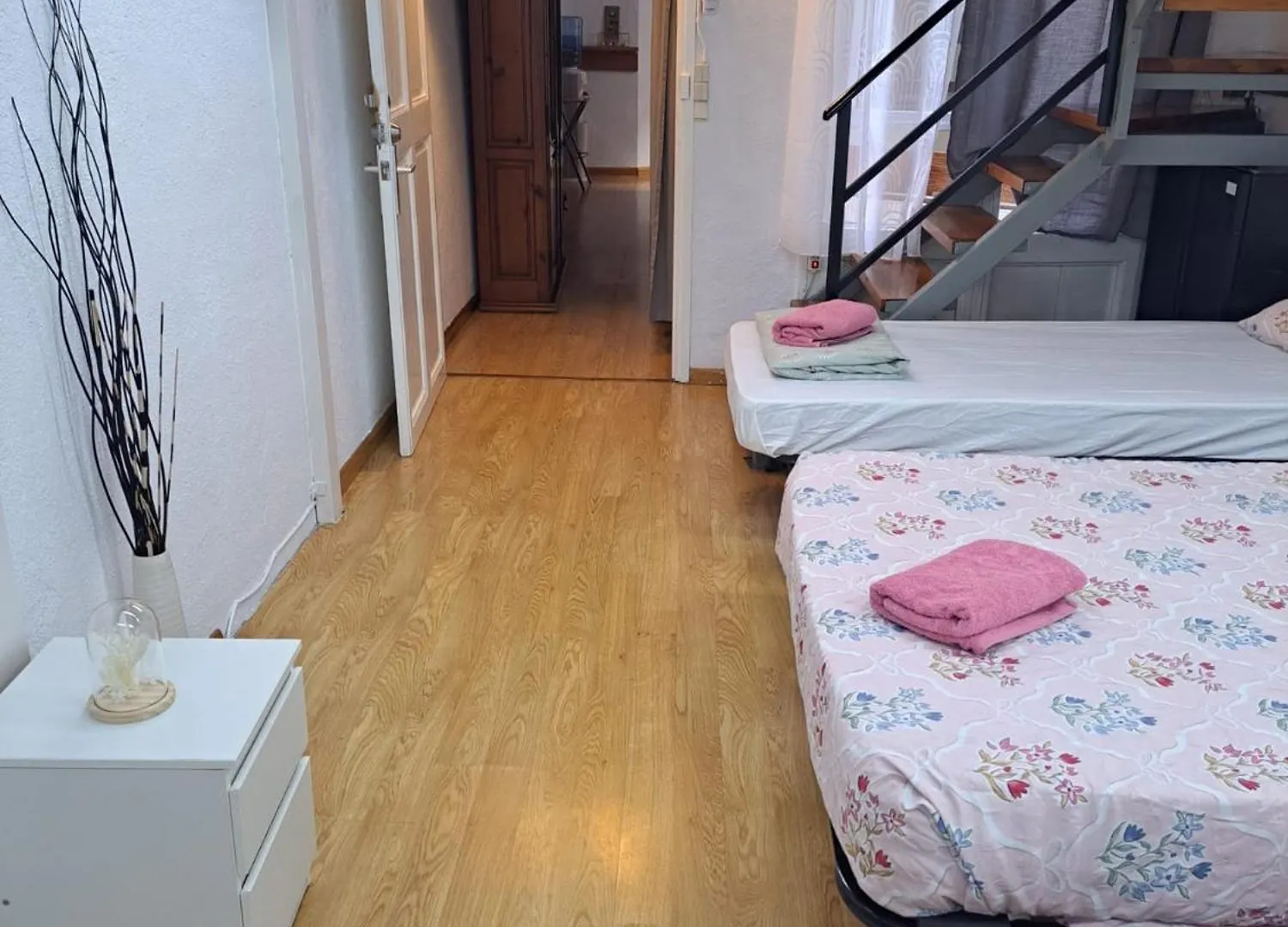 Habitacion Para Grupos Hasta 8 En Plena Rambla De Cataluna Barcelona 0*,  Spain
