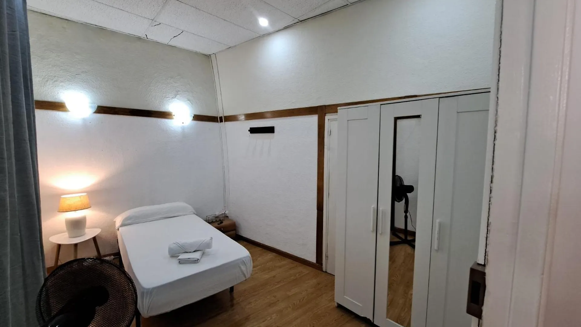 Guest house Habitacion Para Grupos Hasta 8 En Plena Rambla De Cataluna Barcelona