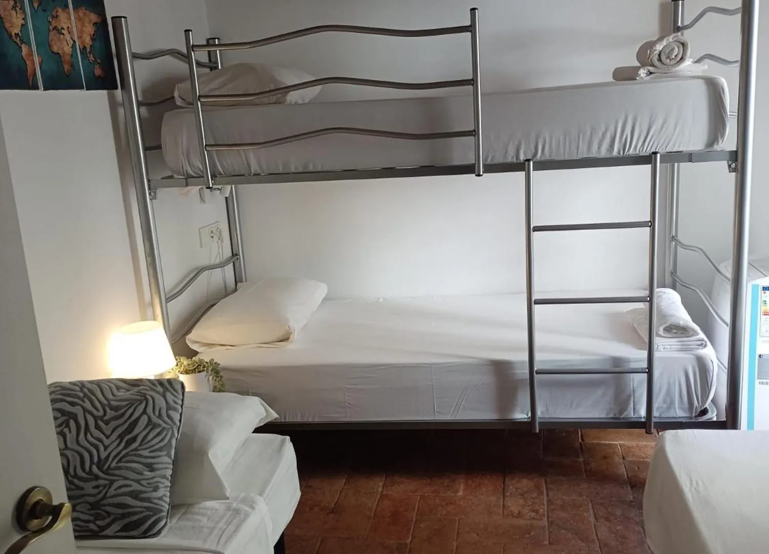 Habitacion Para Grupos Hasta 8 En Plena Rambla De Cataluna Barcelona Guest house